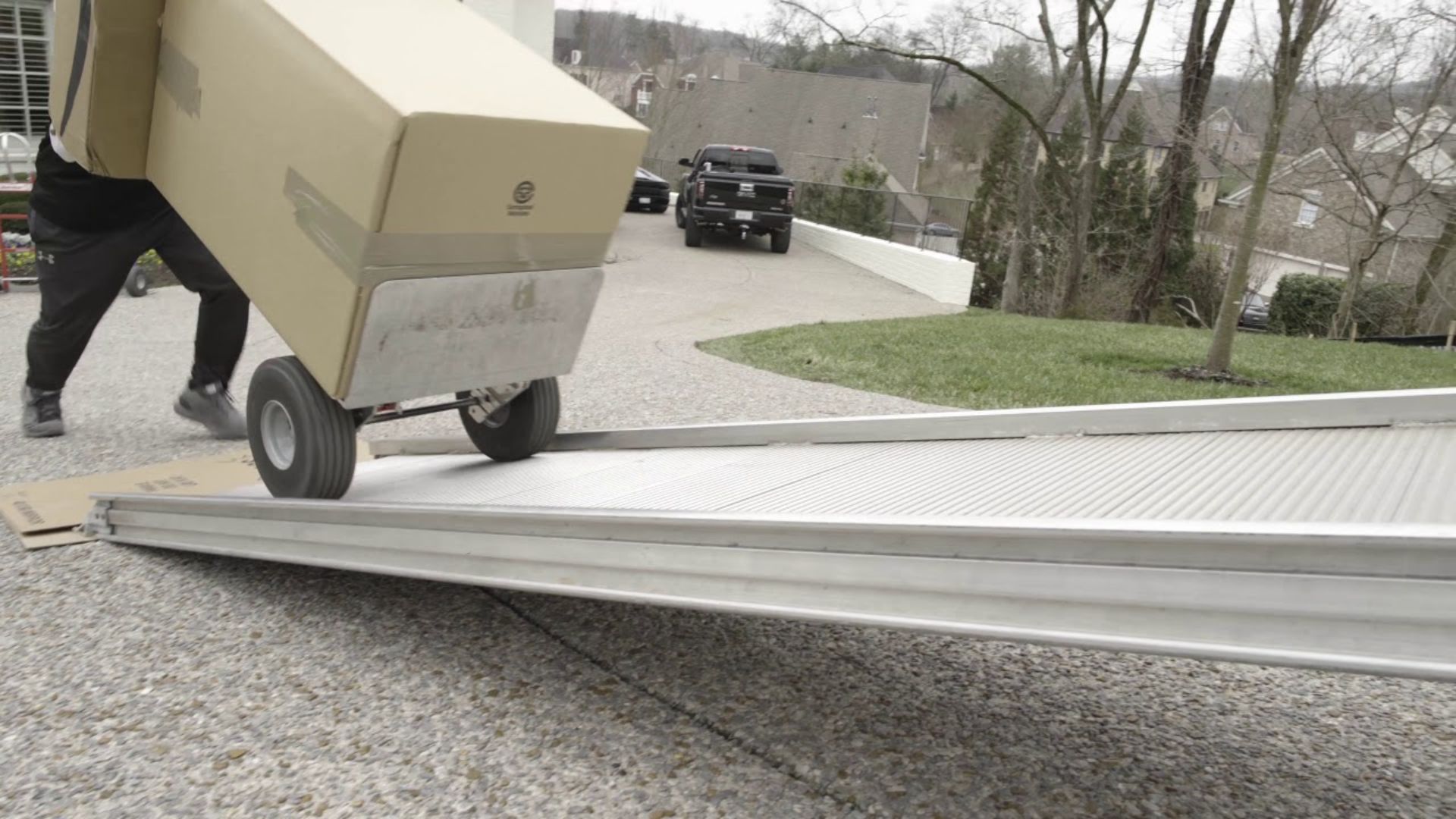 One item movers ⭐ Hire someone moving a single piece of furniture in Canada